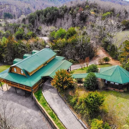 Smoky Bear Lodge With Guest House, Hot Tub, 1089 Free Tickets Each Paid Day, Dollywood And More